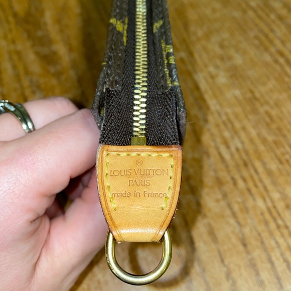 Louis Vuitton Bucket GM pouch! - Picture 3 of 14